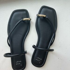 A New Day Black and Gold toe ring sandals with memory foam insole